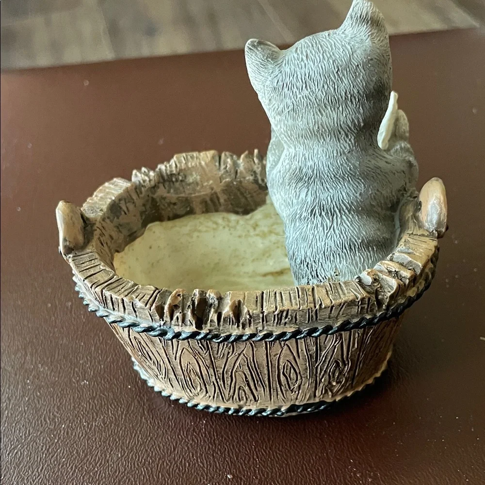 VTG Cat Figurine reading a book in Basket planter